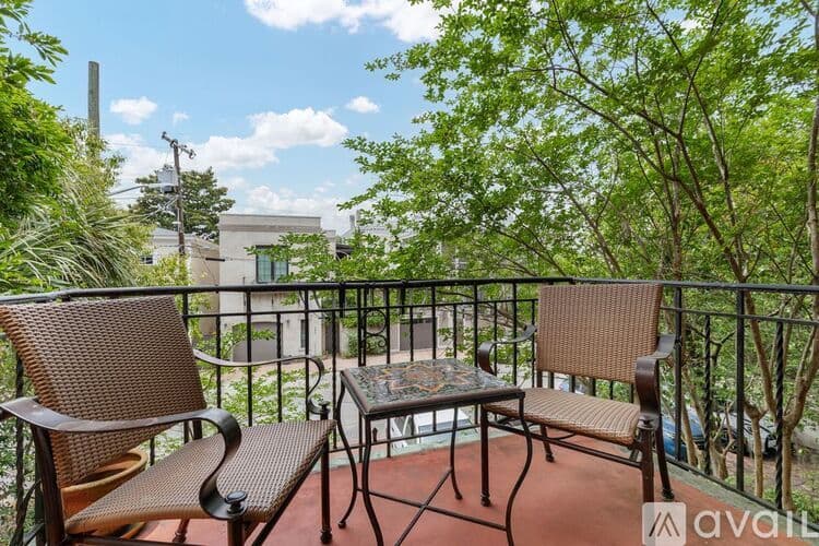 Savannah Apartment: 805 Whitaker St
