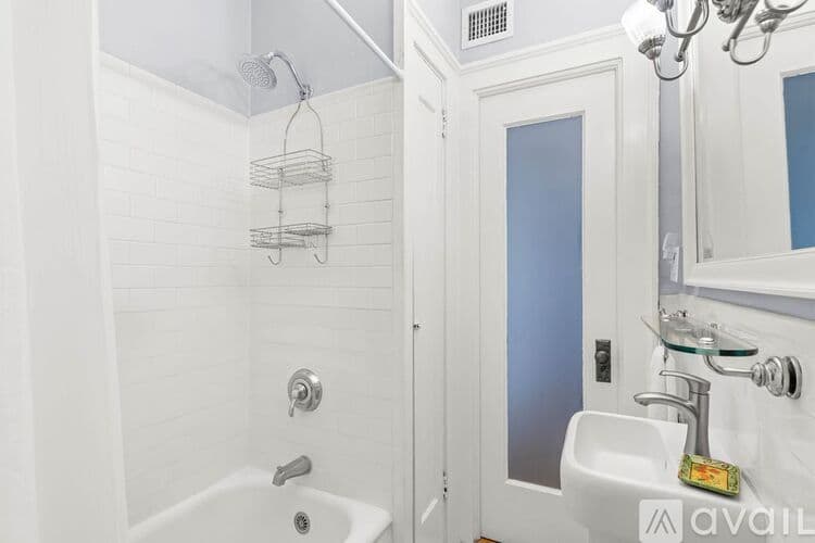 Savannah Apartment: 805 Whitaker St