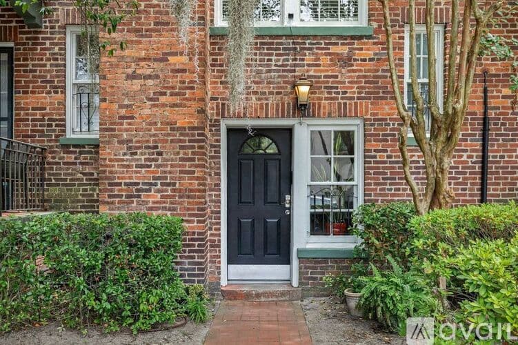 Savannah Apartment: 805 Whitaker St