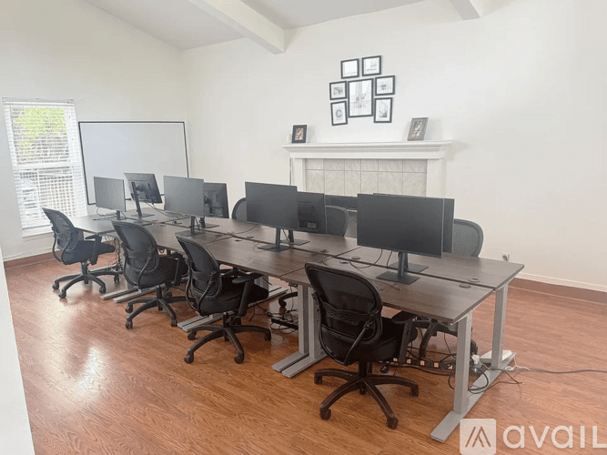 Austin House: 10708 School House Lane
