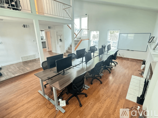 Austin House: 10708 School House Lane