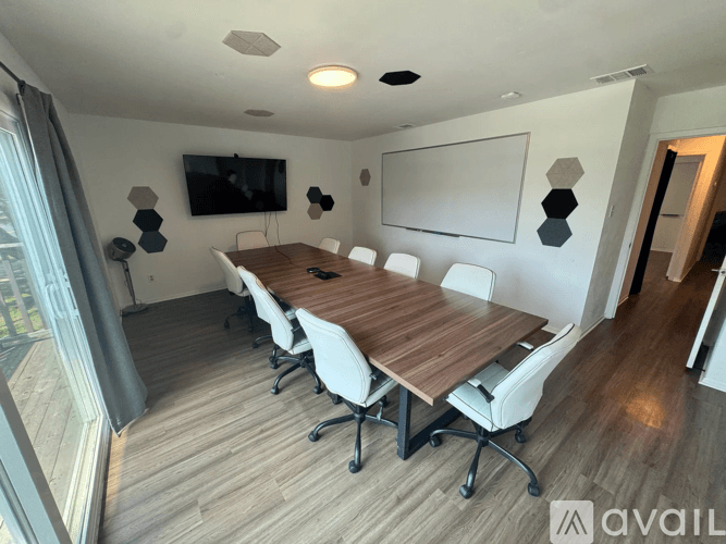 Austin House: 10708 School House Lane