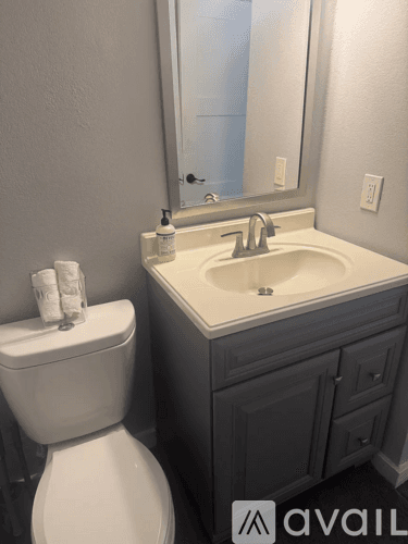 Austin House: 10708 School House Lane