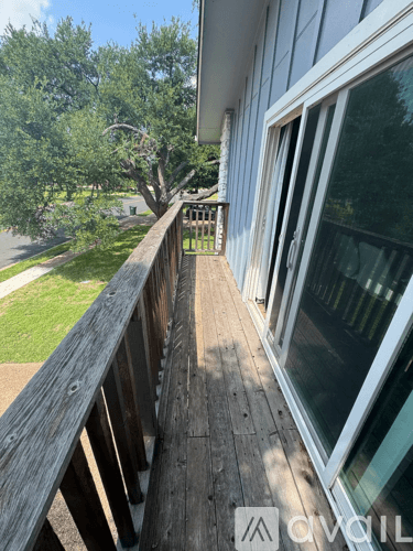 Austin House: 10708 School House Lane