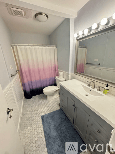 Austin House: 10708 School House Lane