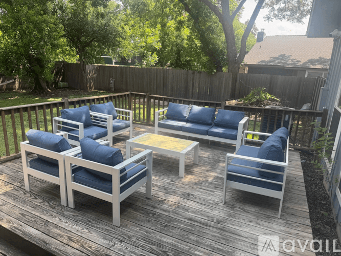 Austin House: 10708 School House Lane