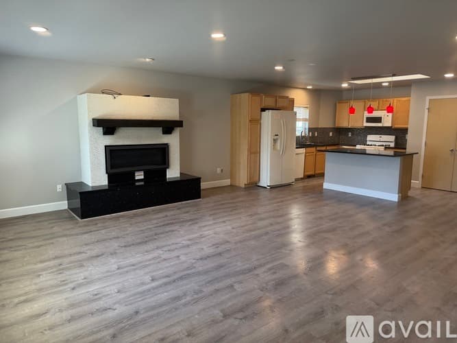 Pacific House: 131 Elise Court
