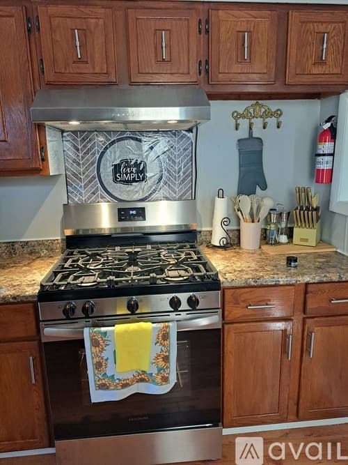 Moline Apartment: 2407 6th Ave