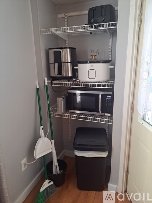 Moline Apartment: 2407 6th Ave