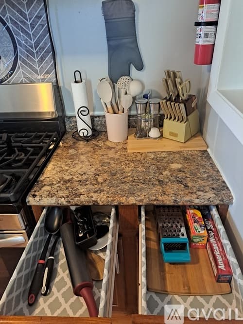 Moline Apartment: 2407 6th Ave