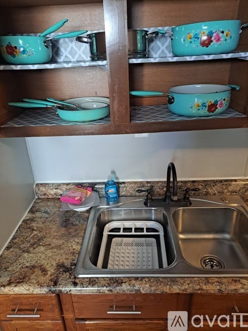 Moline Apartment: 2407 6th Ave