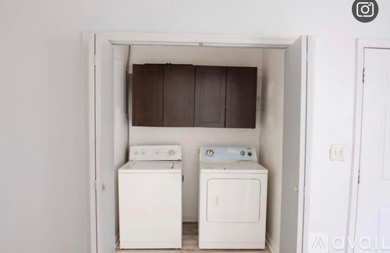 Atlanta Apartment: 2718 Miles Cir
