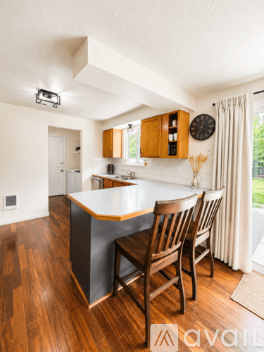 Eagle House: 394 South Harlan Place