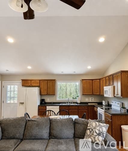 Marion House: 120 Barefoot Ridge Dr