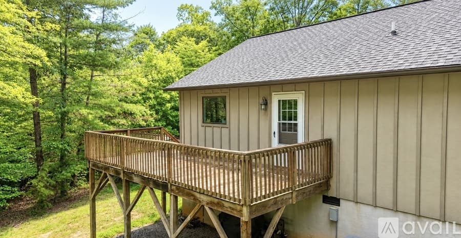 Marion House: 120 Barefoot Ridge Dr