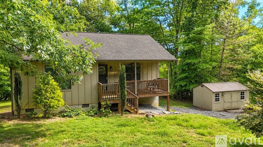 Marion House: 120 Barefoot Ridge Dr