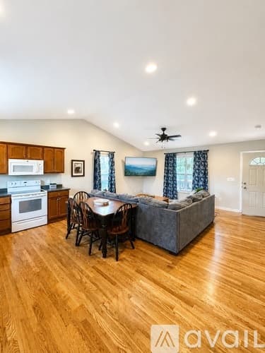 Marion House: 120 Barefoot Ridge Dr