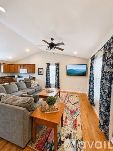 Marion House: 120 Barefoot Ridge Dr