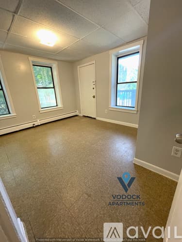 Holyoke Apartment: 5 Adams St