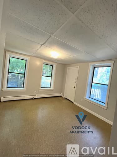 Holyoke Apartment: 5 Adams St