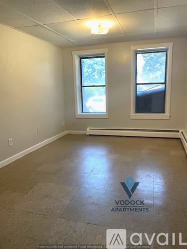 Holyoke Apartment: 5 Adams St