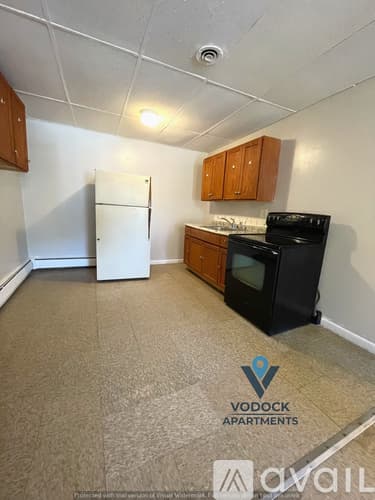 Holyoke Apartment: 5 Adams St