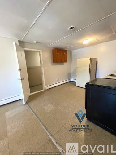 Holyoke Apartment: 5 Adams St