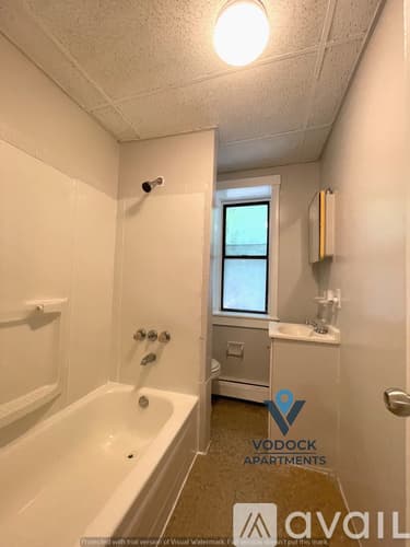 Holyoke Apartment: 5 Adams St