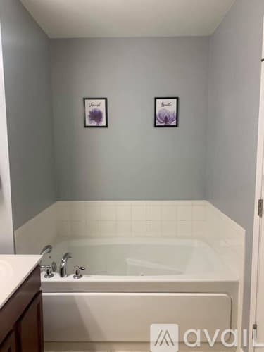 Lakemoor House: 659 Arbor Cir