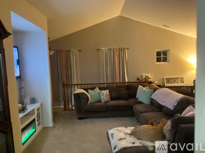 Lakemoor House: 659 Arbor Cir