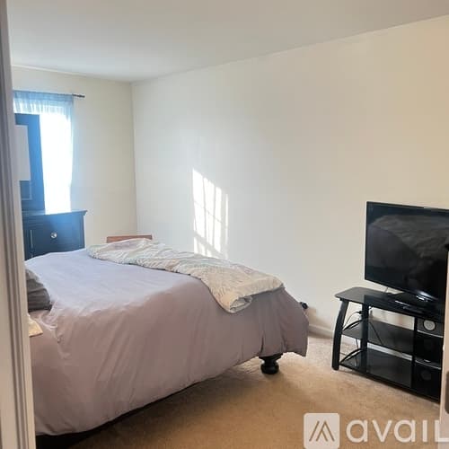 Lakemoor House: 659 Arbor Cir