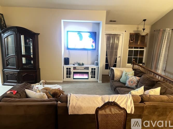 Lakemoor House: 659 Arbor Cir