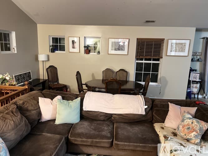 Lakemoor House: 659 Arbor Cir