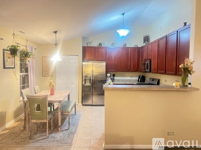 Lakemoor House: 659 Arbor Cir
