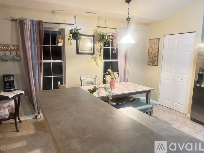 Lakemoor House: 659 Arbor Cir