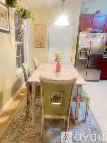 Lakemoor House: 659 Arbor Cir