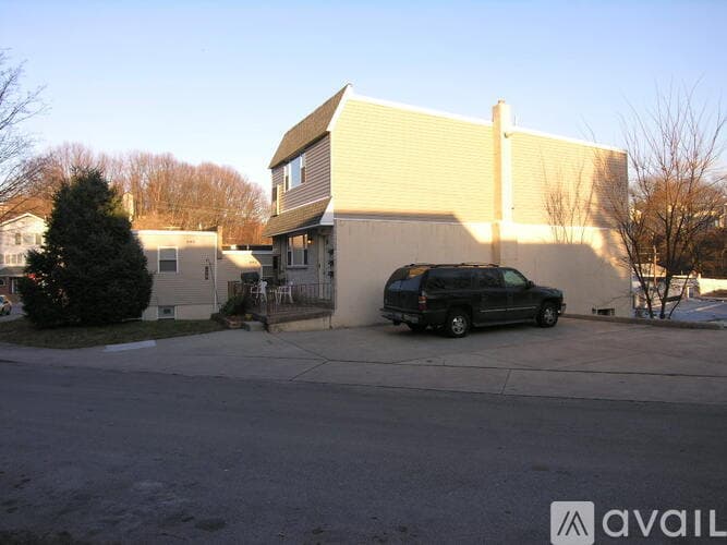 Philadelphia Apartment: 289 Greenough St
