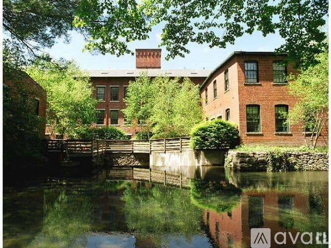 Beacon Falls Apartment: 2 N Main St