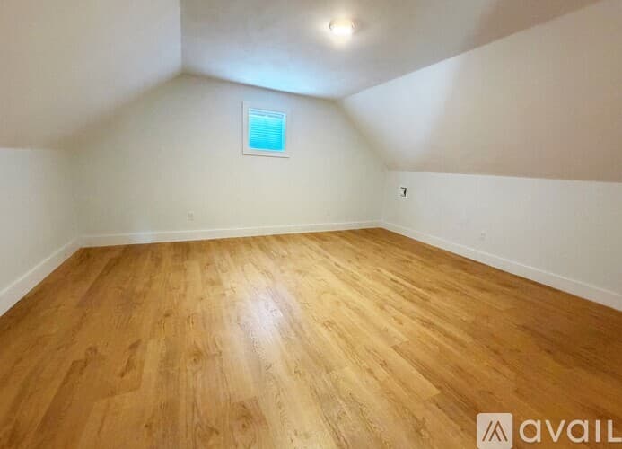 Boston House: 62 W Milton St