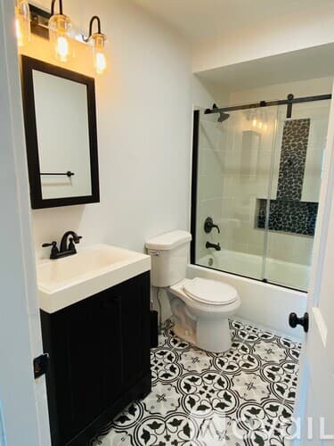 Bristol Apartment: 61 Charles St