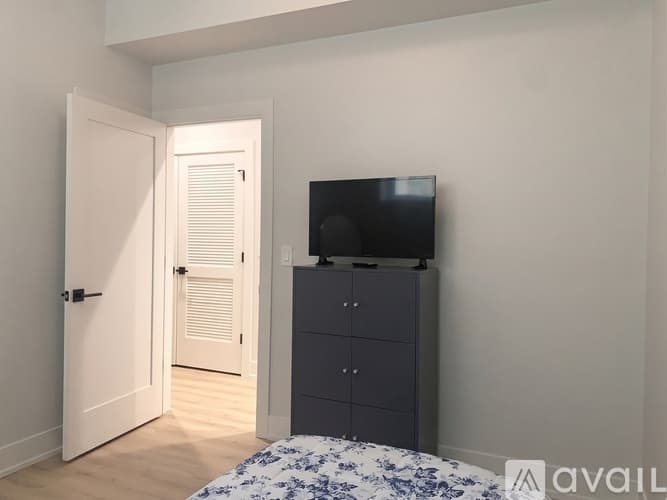 Chicago Apartment: 16 West 44th Street