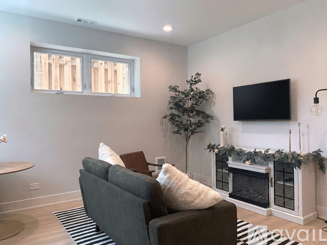 Chicago Apartment: 16 West 44th Street