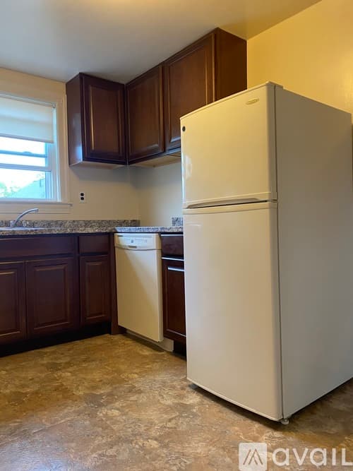 Waltham Apartment: 53 Nathan Rd