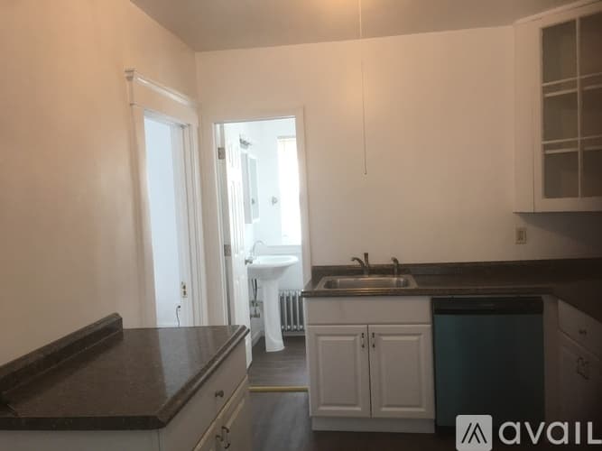 West Haven House: 90 Hinman St