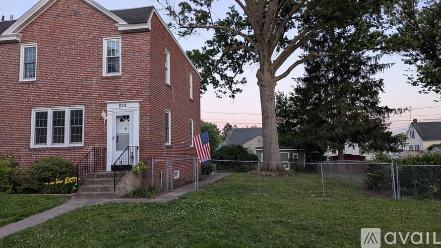 Pottstown House: 828 North Washington Street