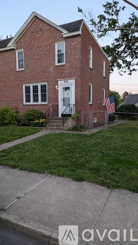 Pottstown House: 828 North Washington Street