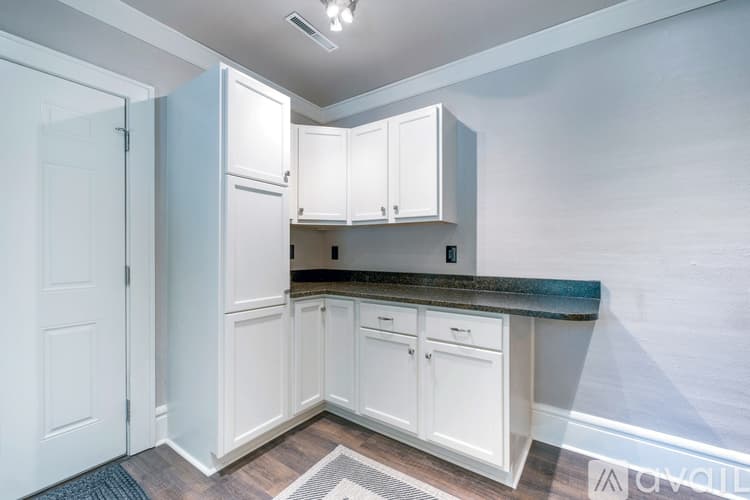 West Jefferson Apartment: 126 1 2 E Main St
