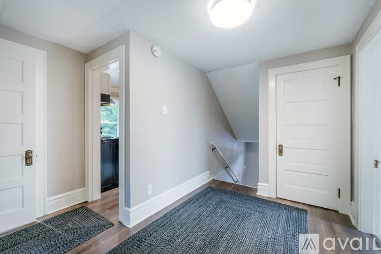 West Jefferson Apartment: 126 1 2 E Main St