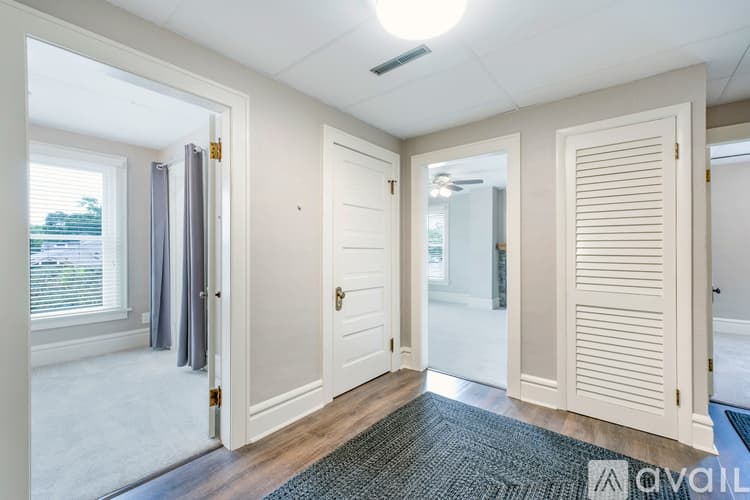 West Jefferson Apartment: 126 1 2 E Main St