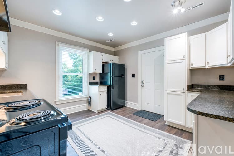 West Jefferson Apartment: 126 1 2 E Main St